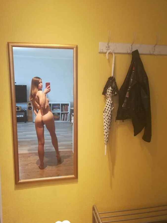 Amateur chick taking selfies for her man