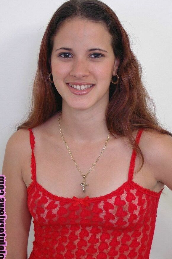 Horny teen gives a closeup of her slit