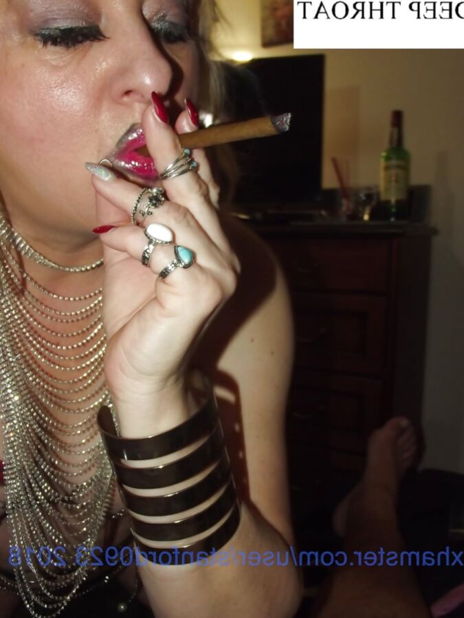 DEEP THROAT SLUT