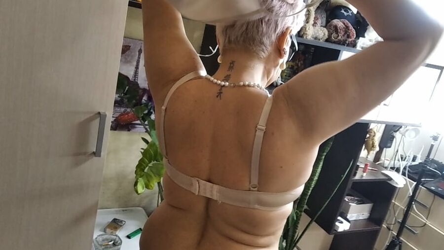 Hot striptease and vegetables &amp; a fist in a mature wet cunt!