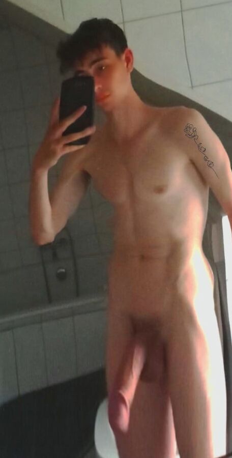 Jung Sexy Boy with a extreme big dick