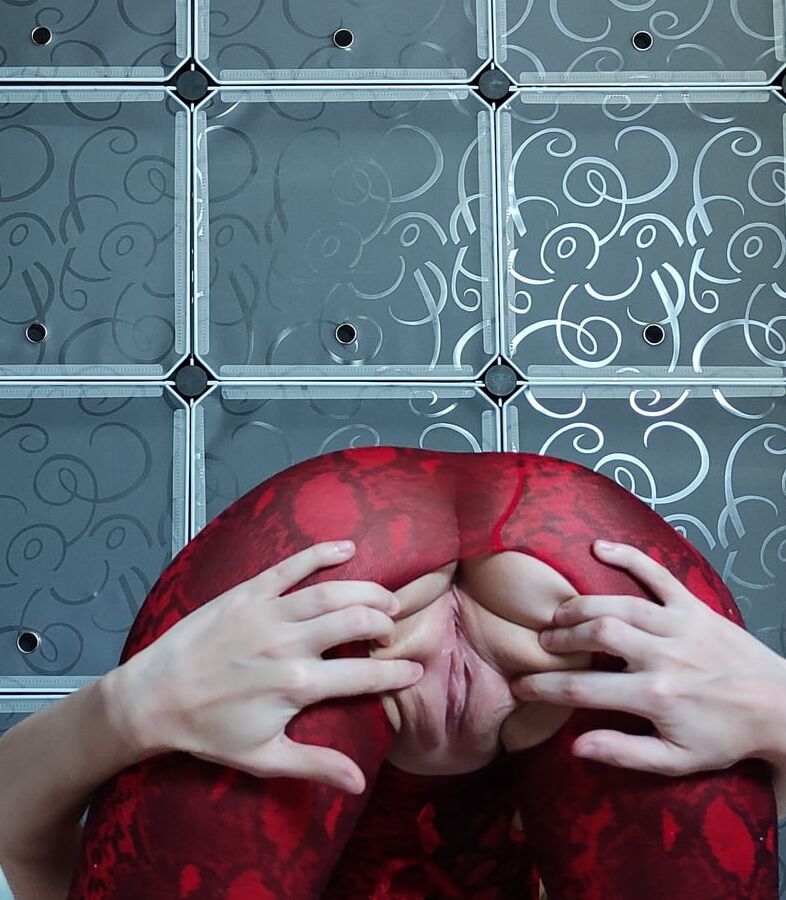 flexible Babygirl in Red