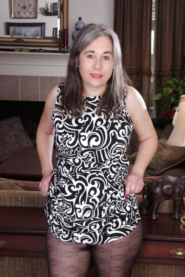 year old American milf Kelli from OlderWomanFun