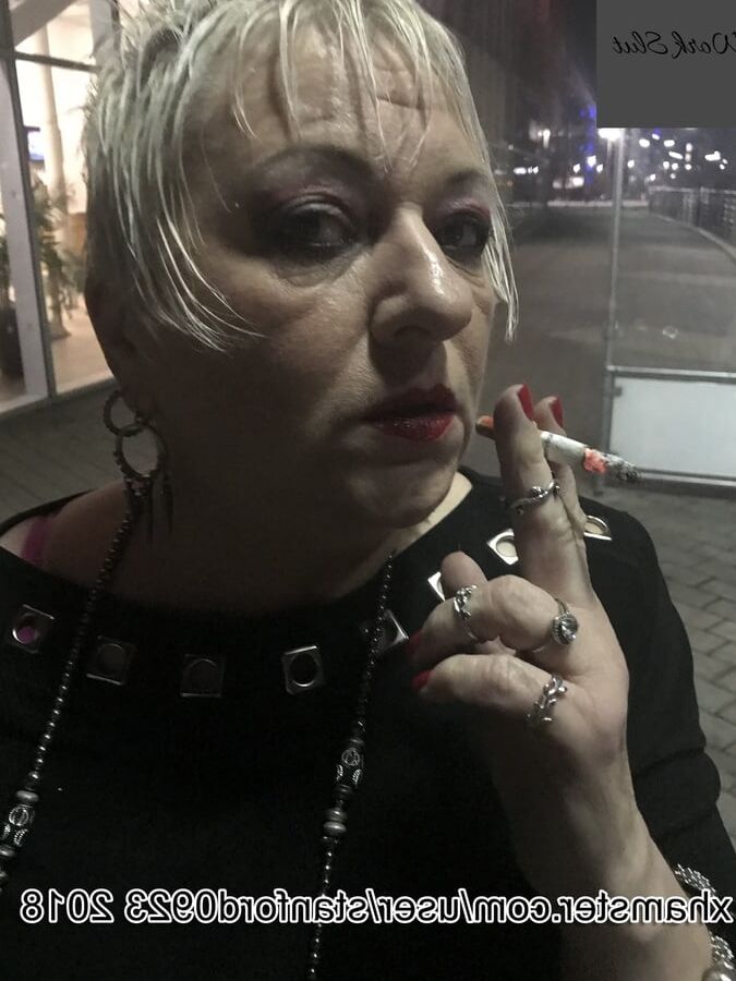 SLUT LOOKING FOR WORK