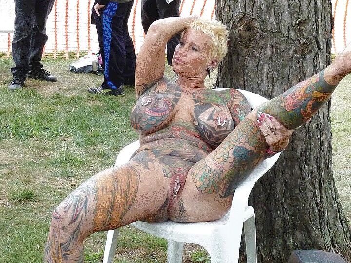 Lonely mom has a naughty solo session