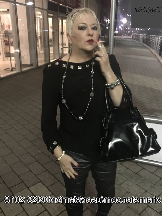 SLUT LOOKING FOR WORK