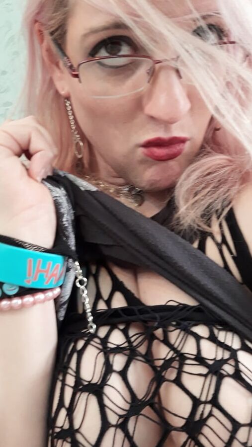 Boob selfies