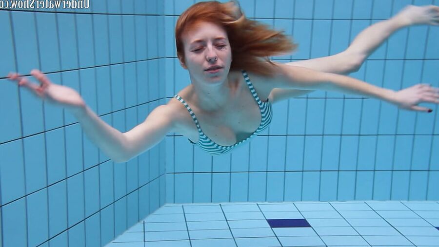 Anetta UnderWaterShow
