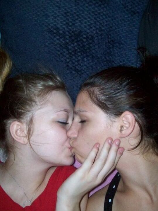 Horny LESBO Date