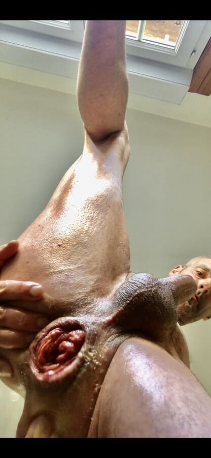 nice slit and a cream pie