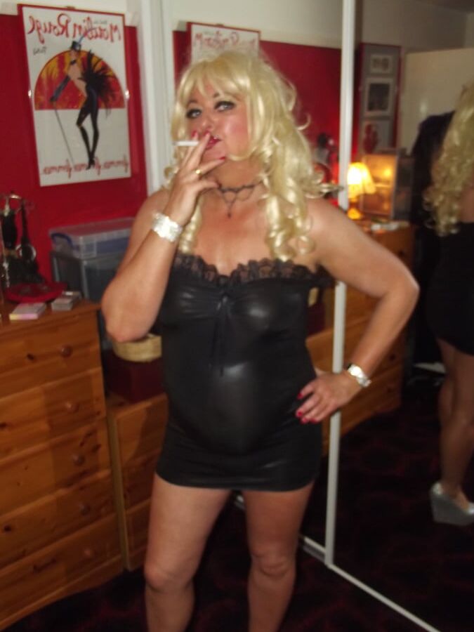SMOKING WHORE