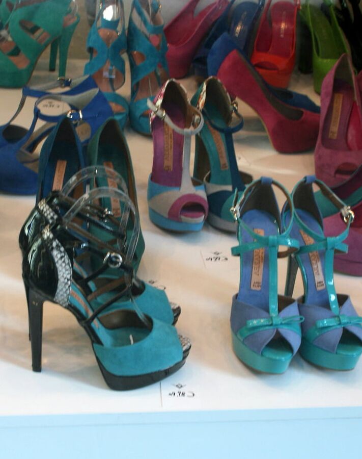 Rardom pics: high heels and gymnastics