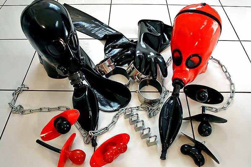 RUBBER FETISH X