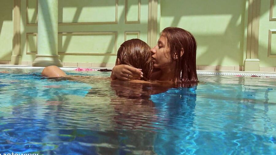 Olla Oglaebina &amp; Irina Russaka Pics UnderWaterShow