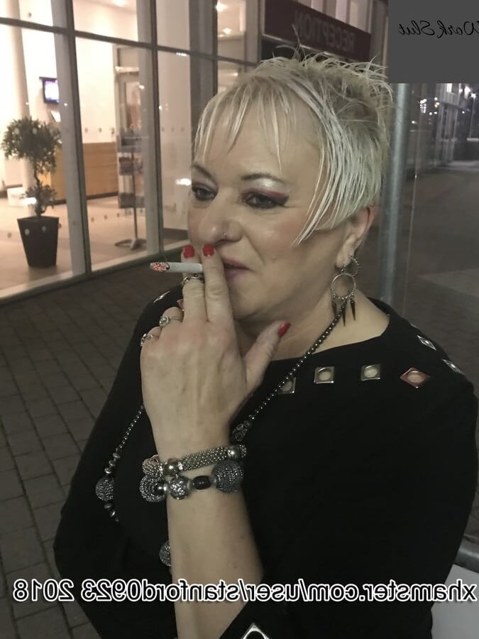 SLUT LOOKING FOR WORK
