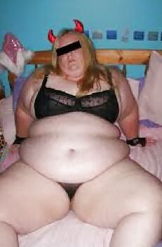 Sexy BBW Moon Baby gets naked and sucks a dick