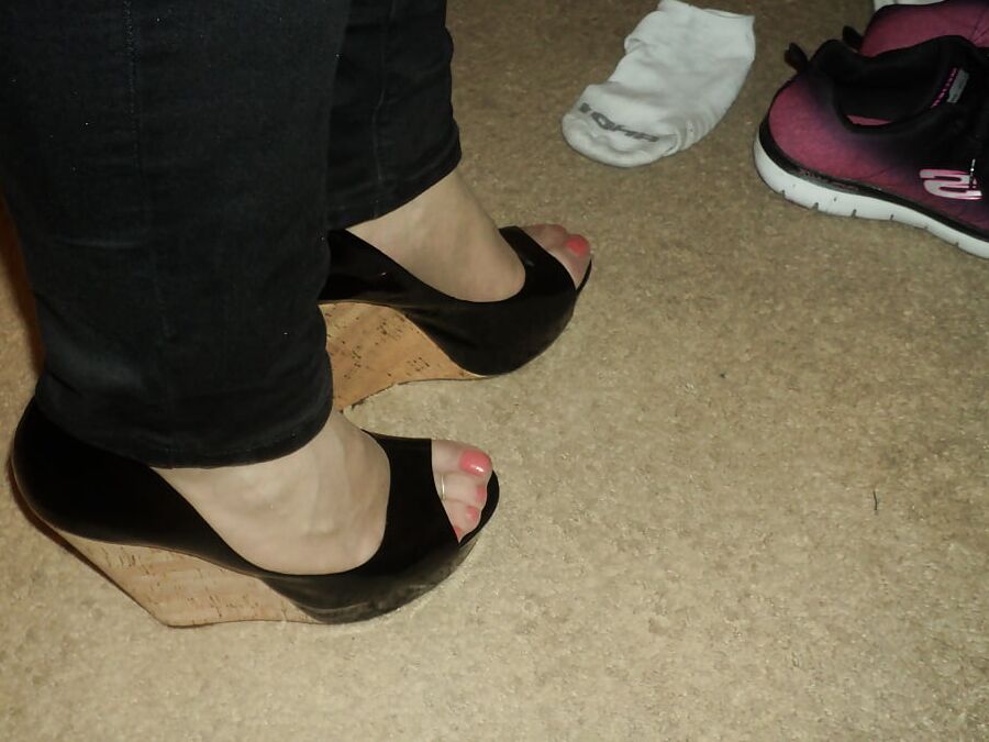 black jessica simpson wedges from admirer