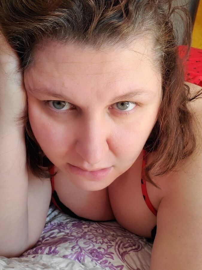 Milf home alone and left to play, vibes wand, big breasts