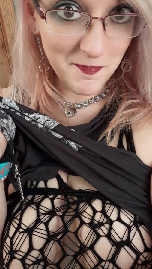 Boob selfies