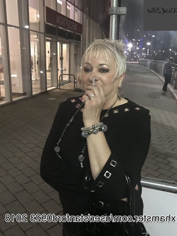 SLUT LOOKING FOR WORK