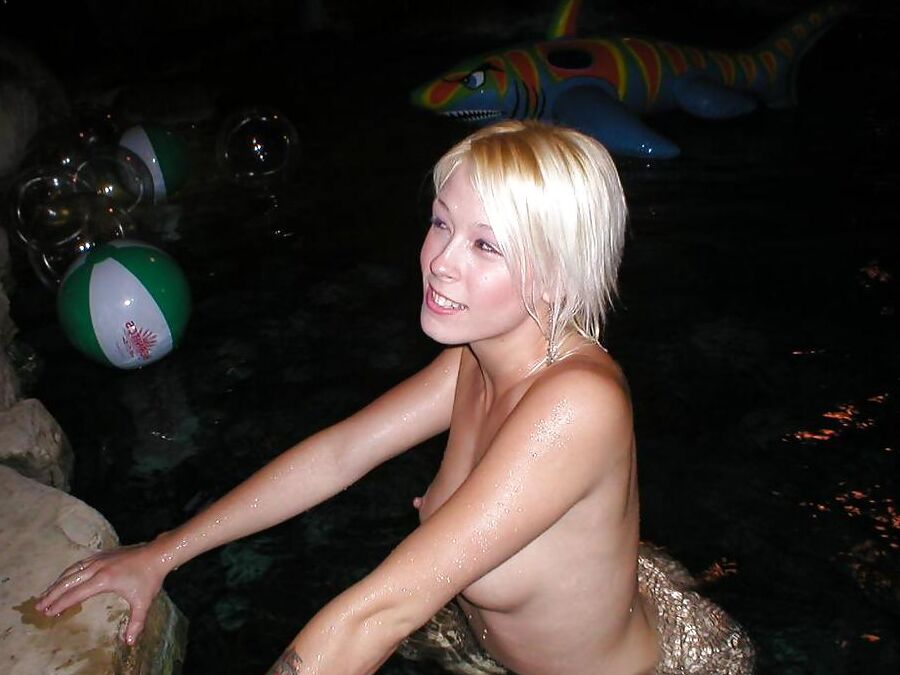 Cute neighbor takes a couple of nude selfies