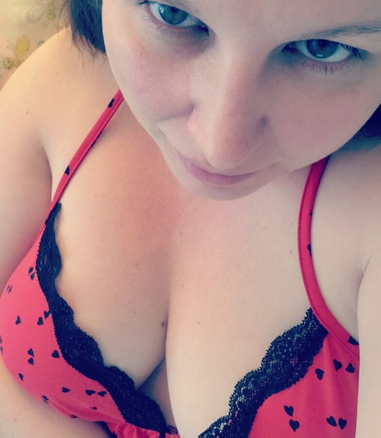 Milf home alone and left to play, vibes wand, big breasts