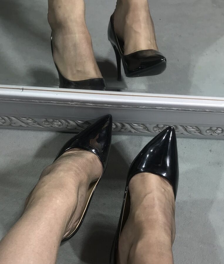 rht stockings feet