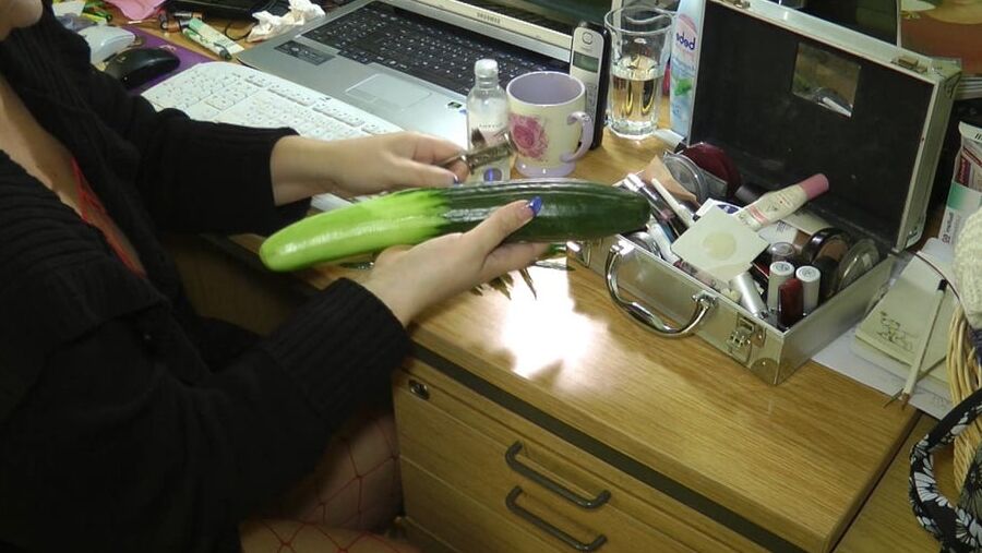 Annadevot - The CUCUMBER as anal spare?