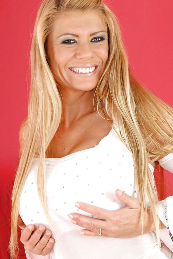 year old milf Adele from OlderWomanFun