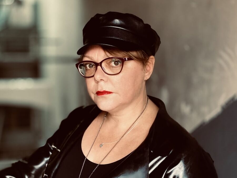Warden Mistress April takes her Slave to prison