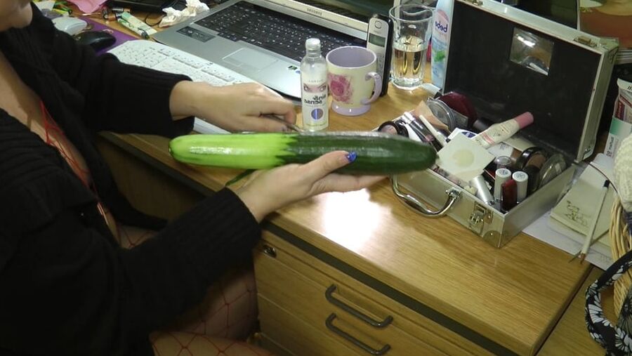 Annadevot - The CUCUMBER as anal spare?