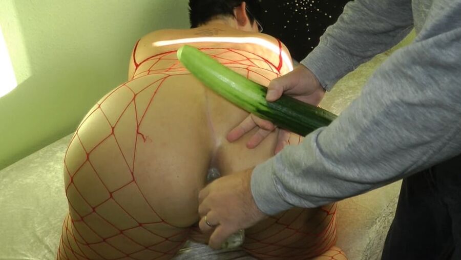 Annadevot - The CUCUMBER as anal spare?