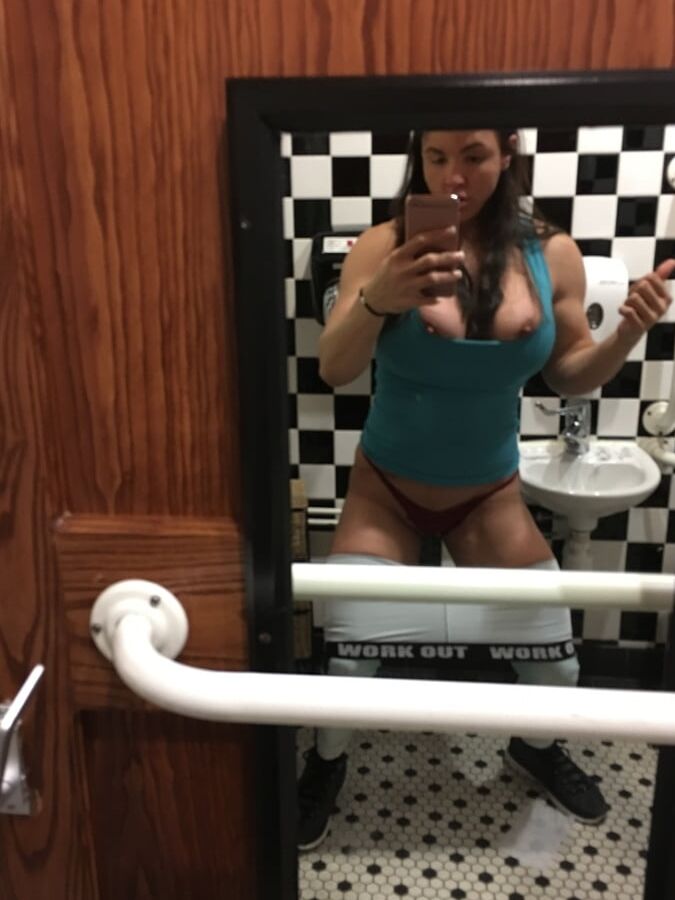 Me Tabbyanne sexy girl slut showing off tits pussy public