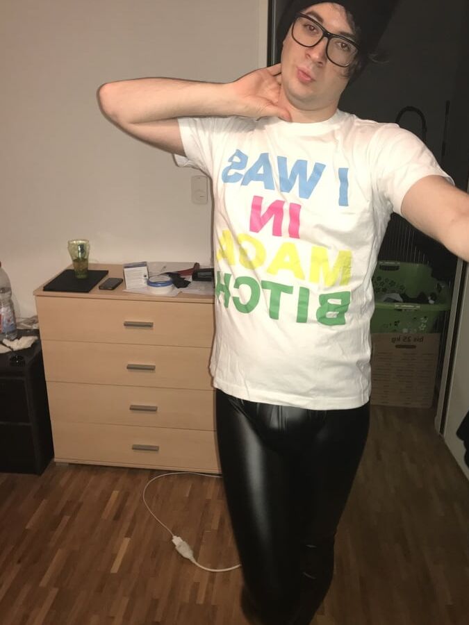 Latexpussycat, the androgynous leather bitch