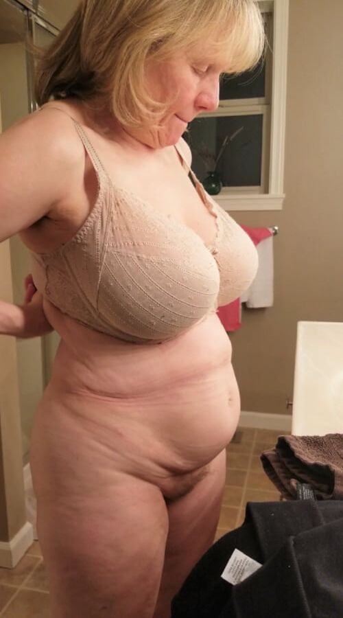Hot grandmother sprays her pussy and cums in a wet t-shirt
