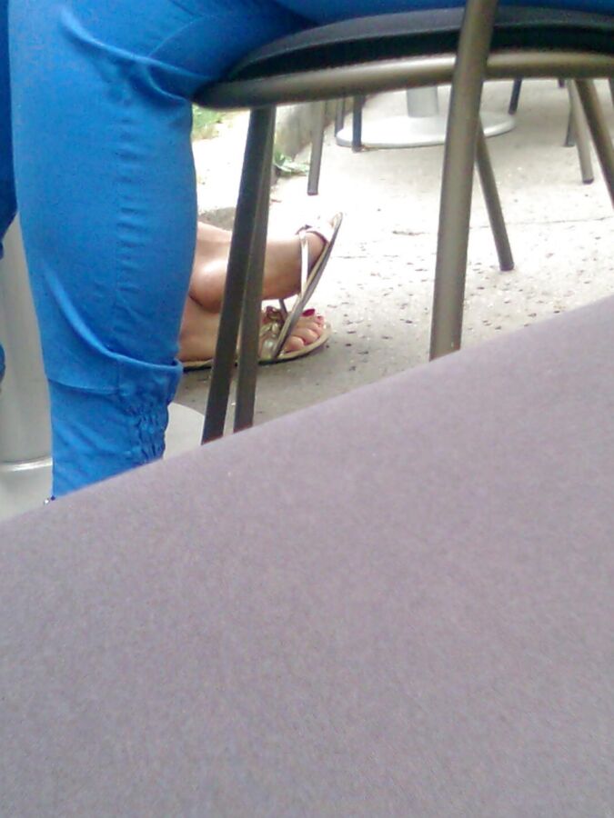 Masturbates secretly - be part under the table