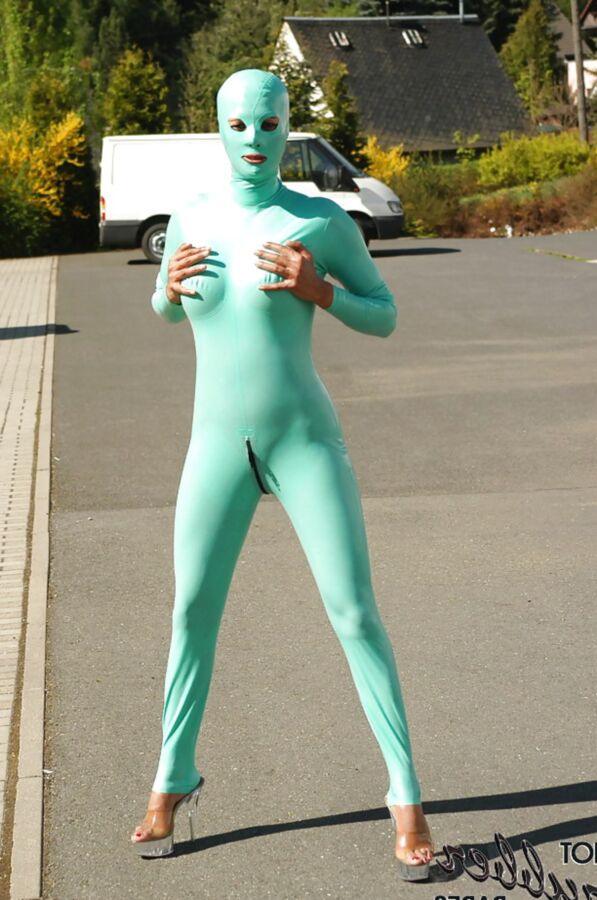 Hotrubberbabe Samantha in green latex
