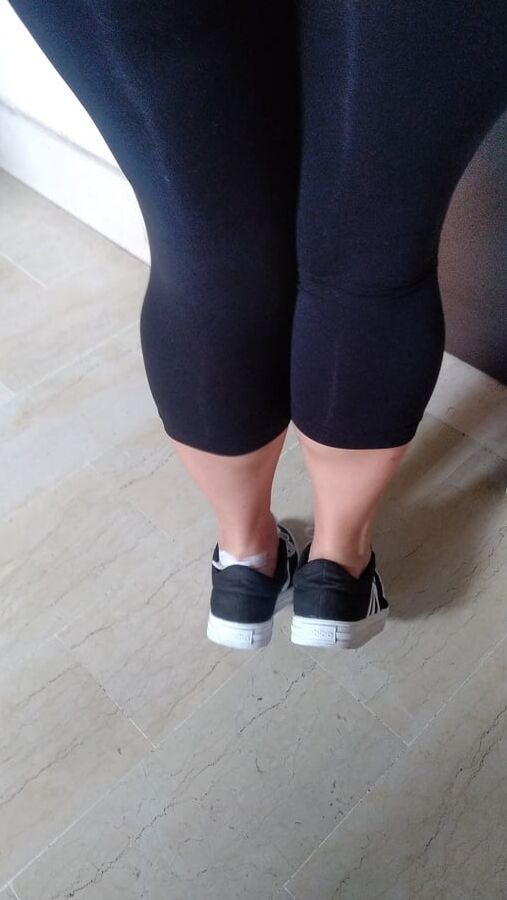 bbw milf feet and legs showing