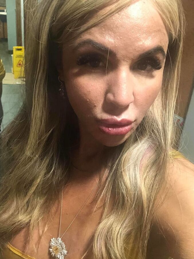 Tabbyanne Sexy Leeds slut showing big tits pussy public