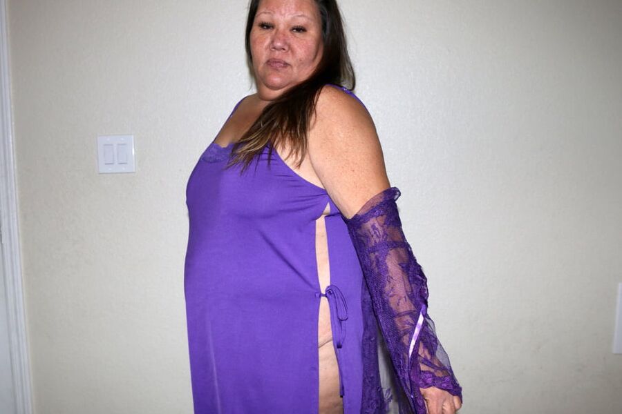 Hawaiian BBW Lingerie Modeling