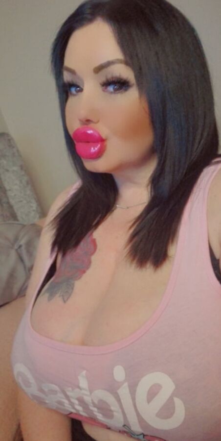 Onlyfans + webcam busty babe miamilf