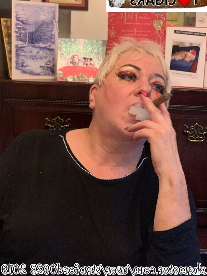 SMOKING XMAS DAY