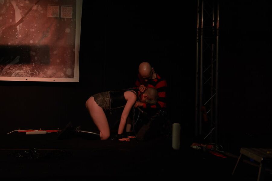 Show Cruxified Skinheadgirl au Fetish Festival VIII