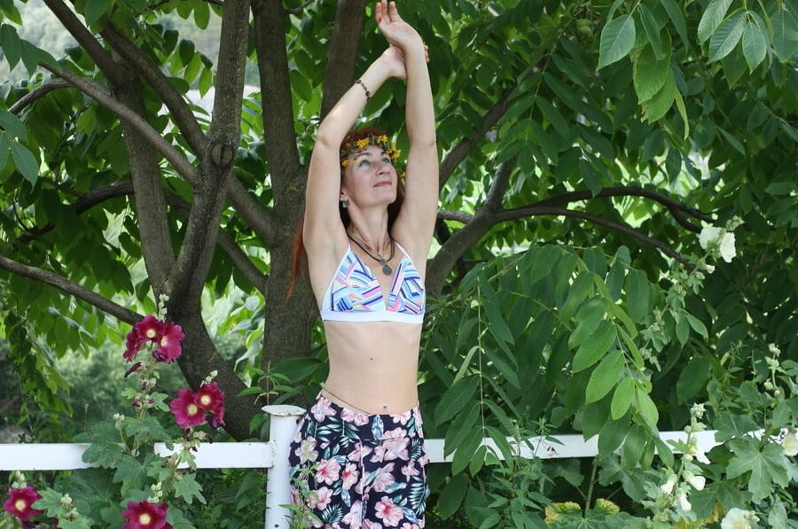 in pants with flofer print