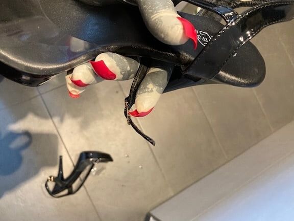 Long Nails Gloves and Transparent Sandals