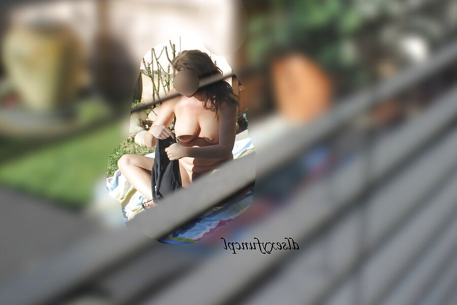 Shhhhh spying on Lola!