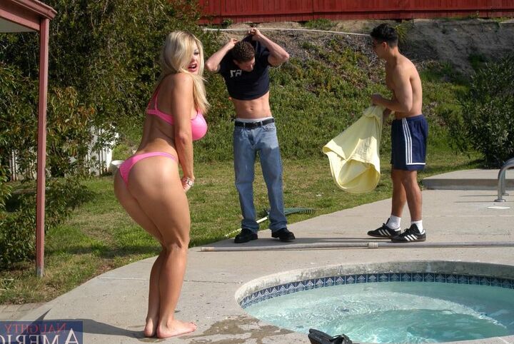 Big Titty New Years With VIcky Vette