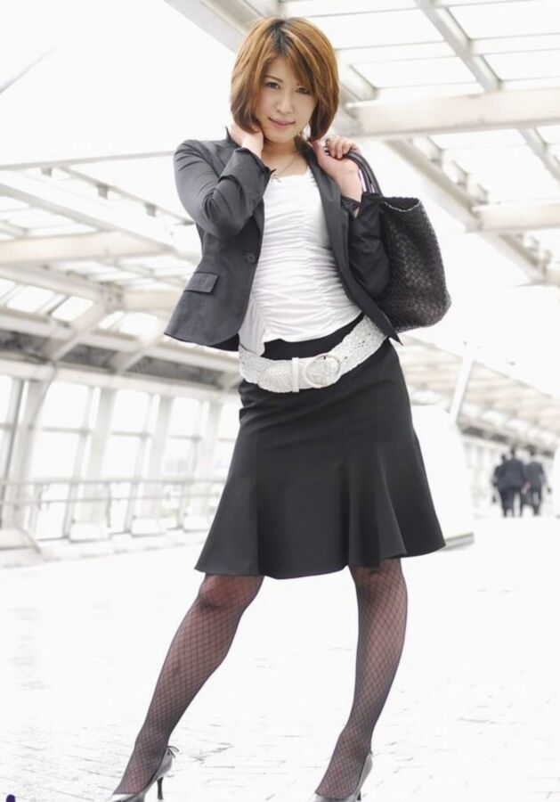 Hong Kong Office Lady Black Pantyhose Leg