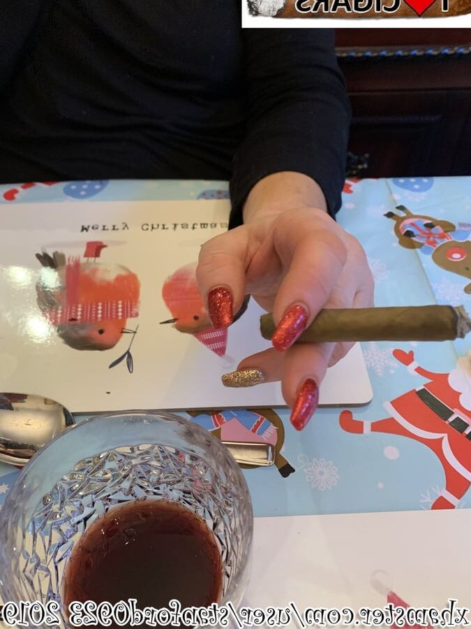 SMOKING XMAS DAY