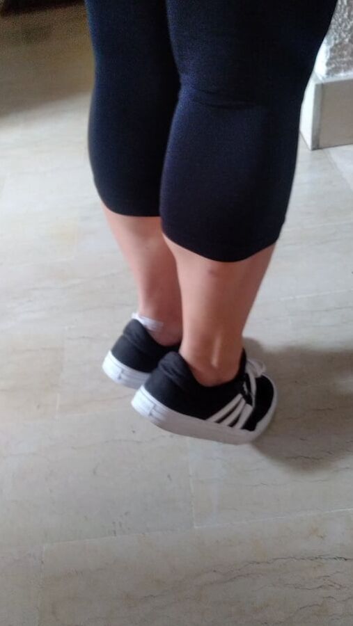 bbw milf feet and legs showing